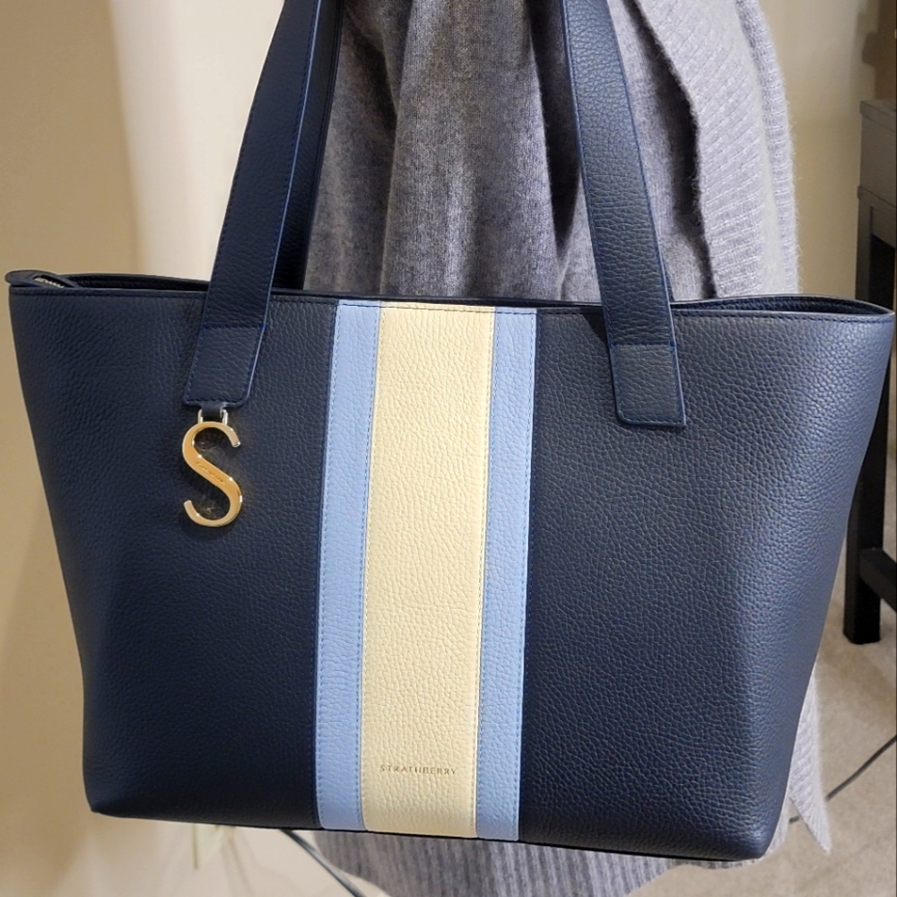 🔥🔥NWT STRATHBERRY TOTE BAG